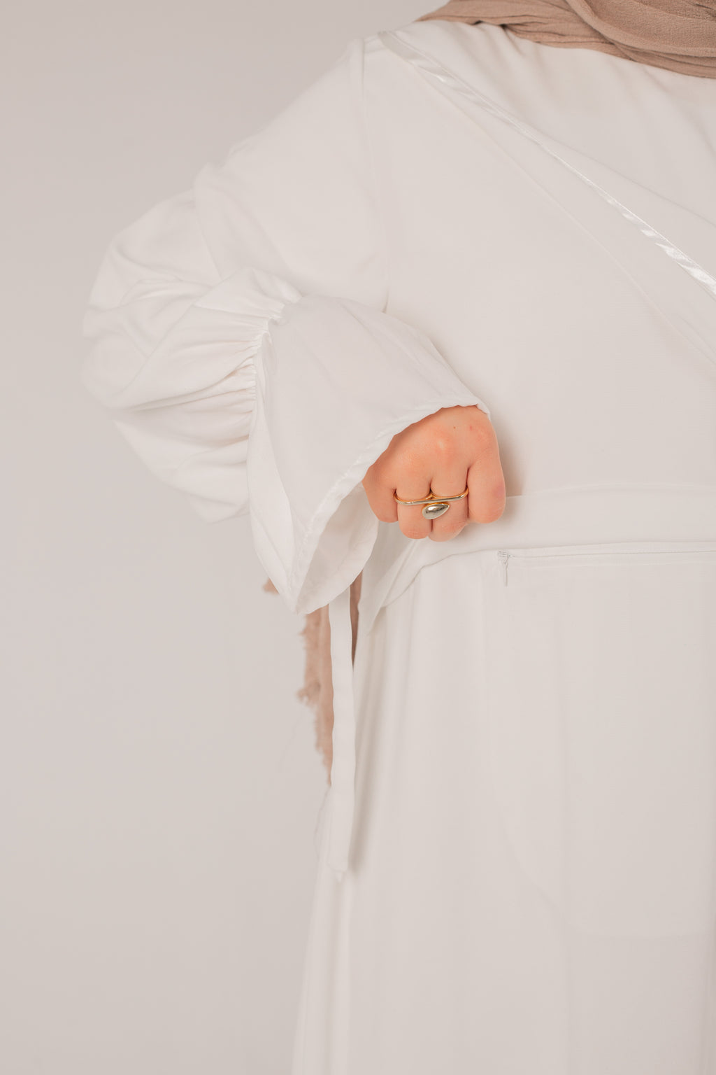 The Pocket Abaya White
