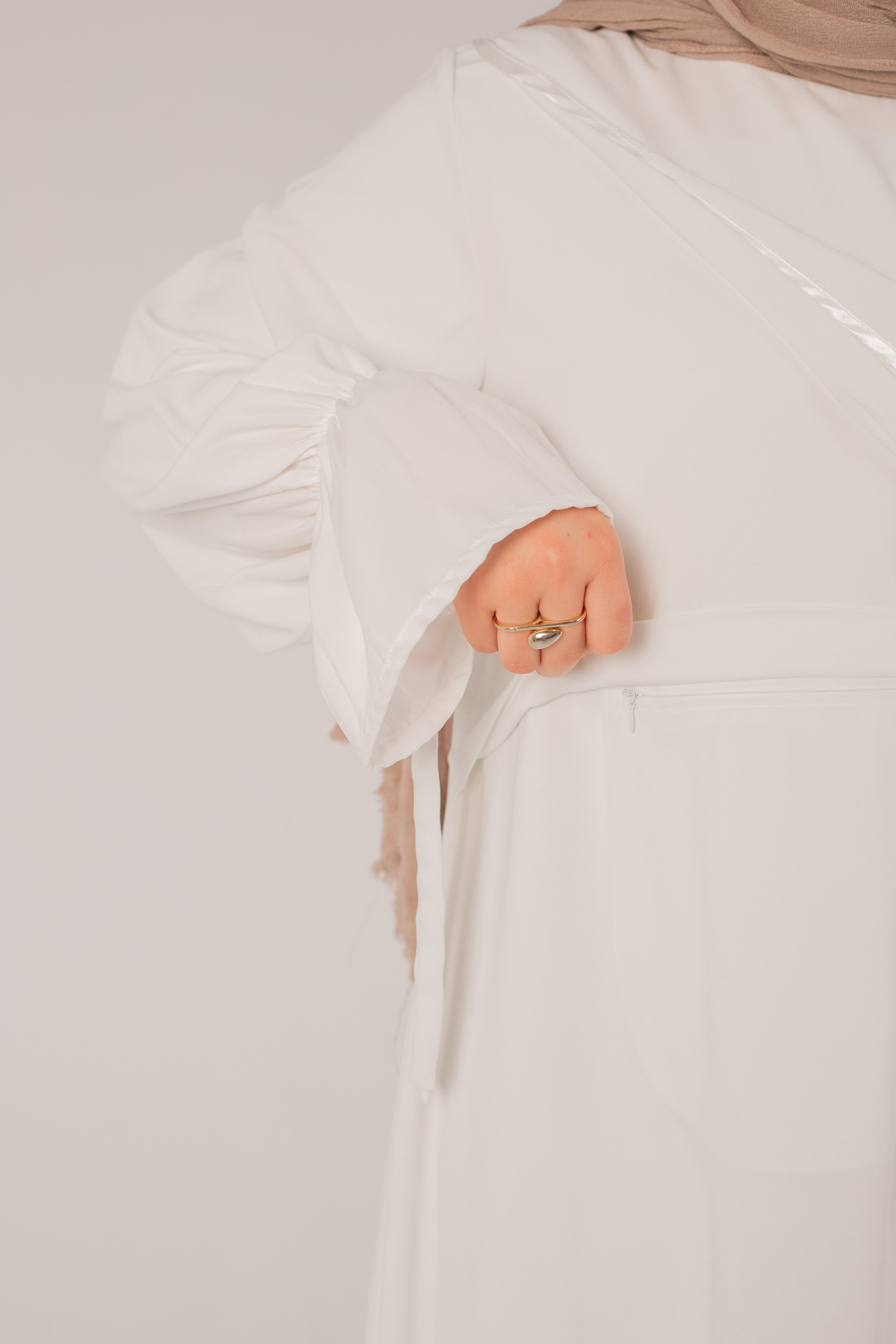 The Pocket Abaya White
